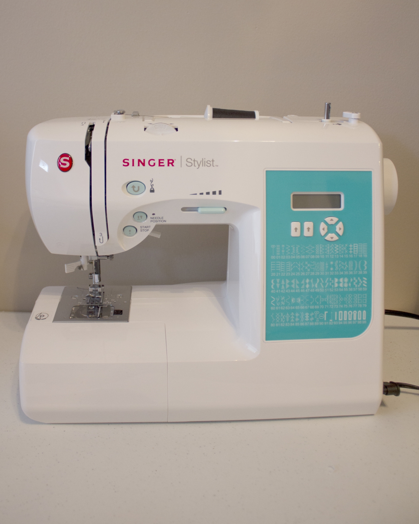 How to use the Automatic Needle Threader - SINGER®
